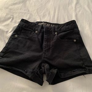 AMERICAN EAGLE: black jean shorts